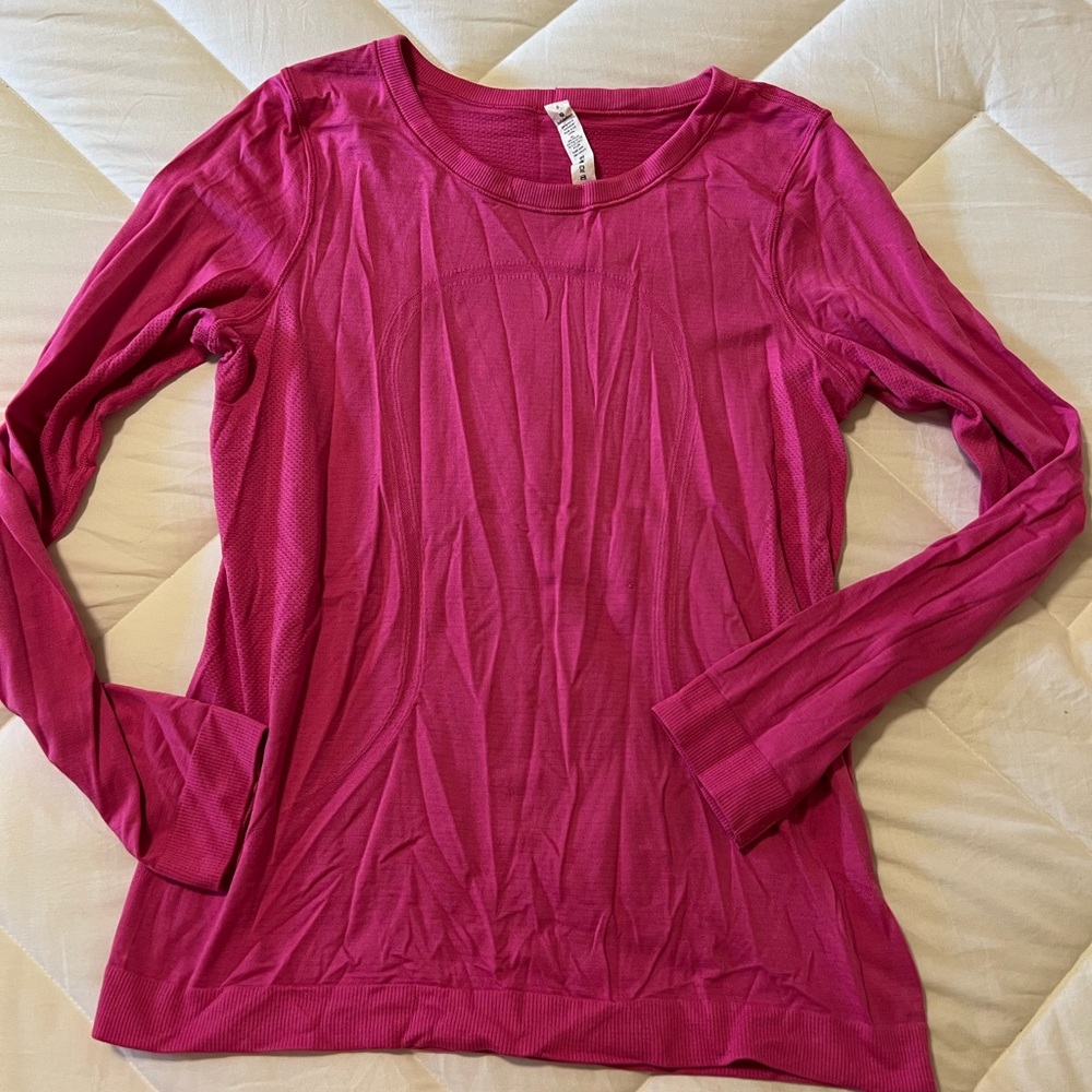 Lululemon pink long sleeve top. Women’s size 6.
